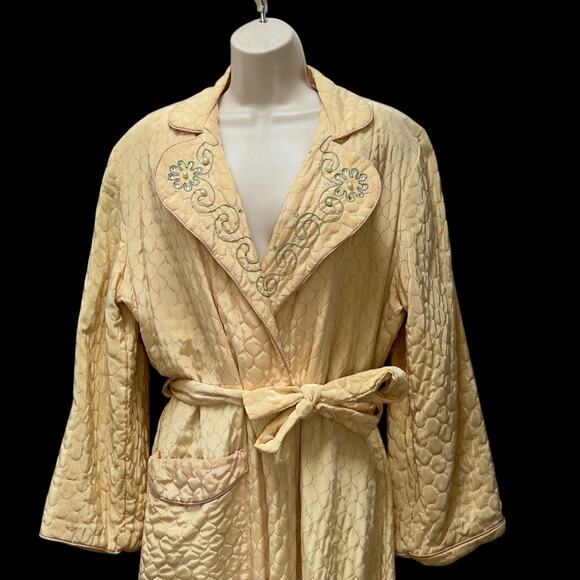Vintage 1940s Princess Quilted Peach Satin Robe Corded Embroidered Lapel & Belt - Picture 7 of 16